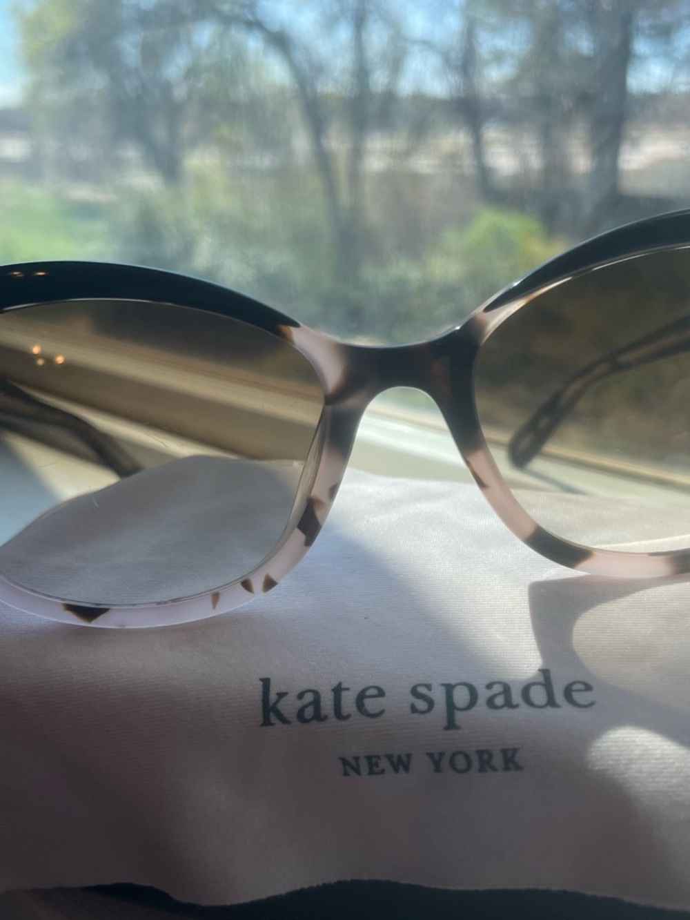 kate spade Tortoiseshell Sunglasses with Pink Case - Picture 9 of 14